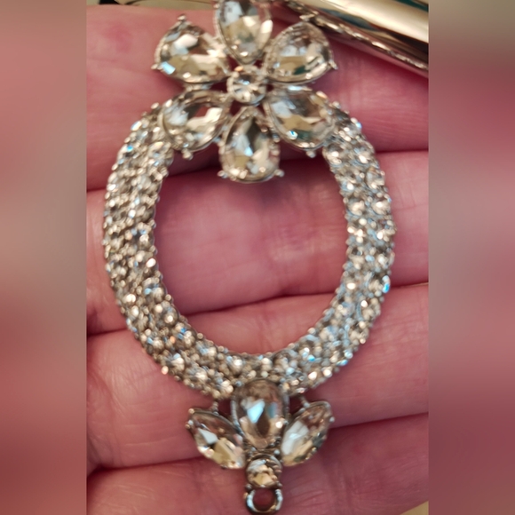 Black Velvet Choker Necklace w Large Rhinestone Pendant. - Picture 2 of 10